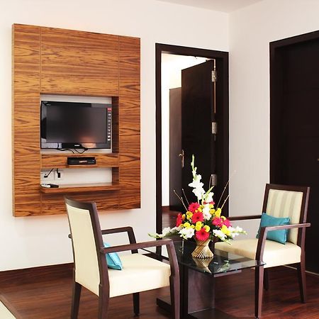 Stately Suites Mg Road Gurgaon Exteriör bild