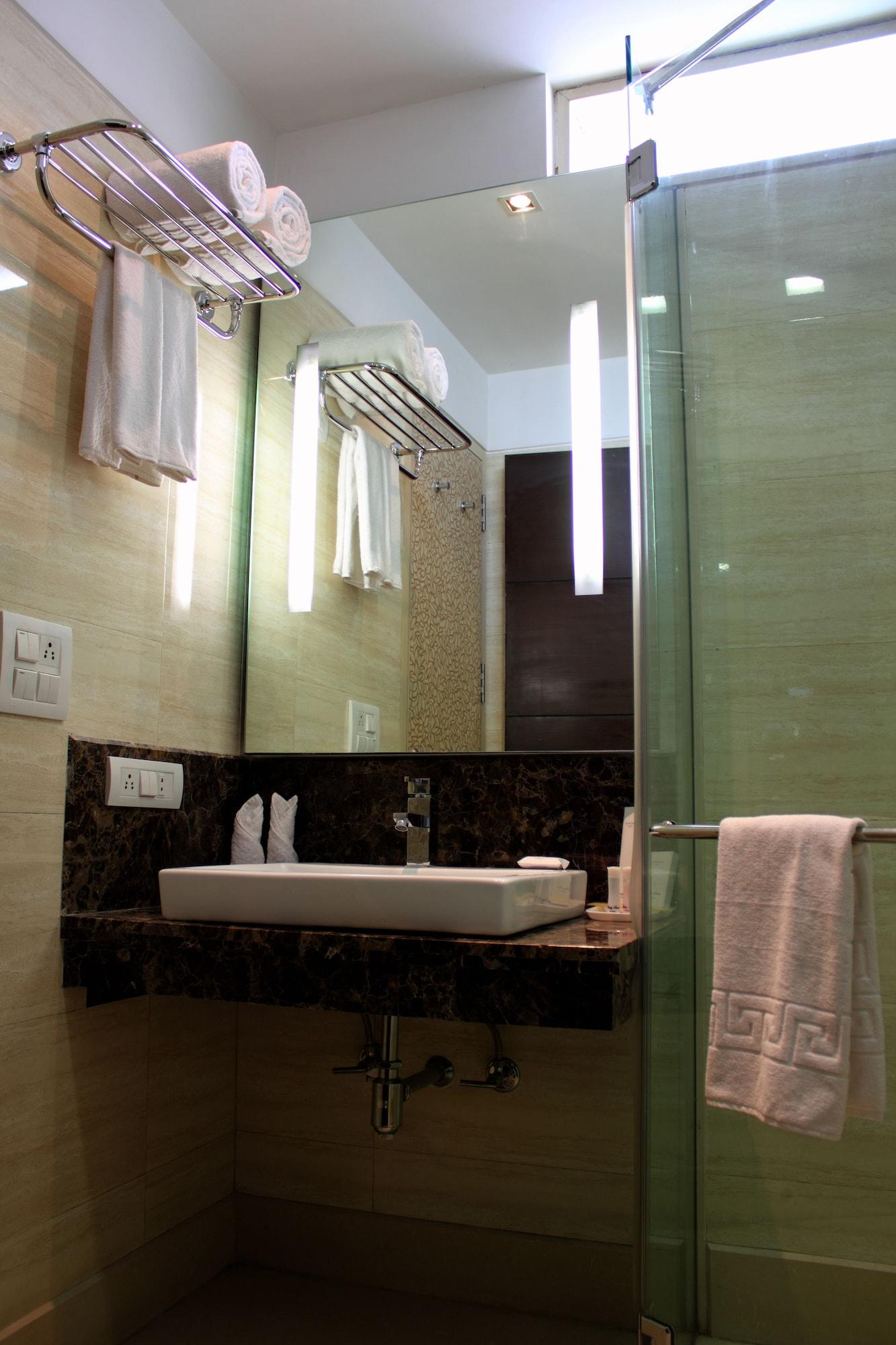 Stately Suites Mg Road Gurgaon Exteriör bild