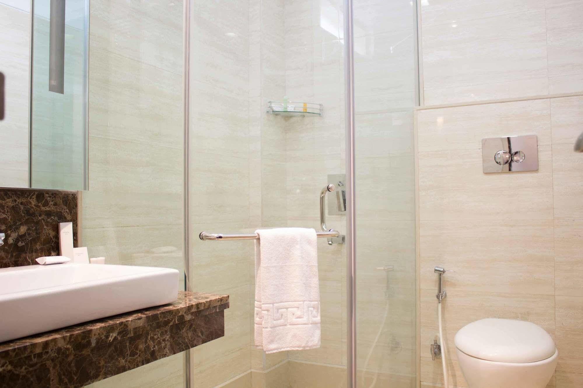 Stately Suites Mg Road Gurgaon Exteriör bild