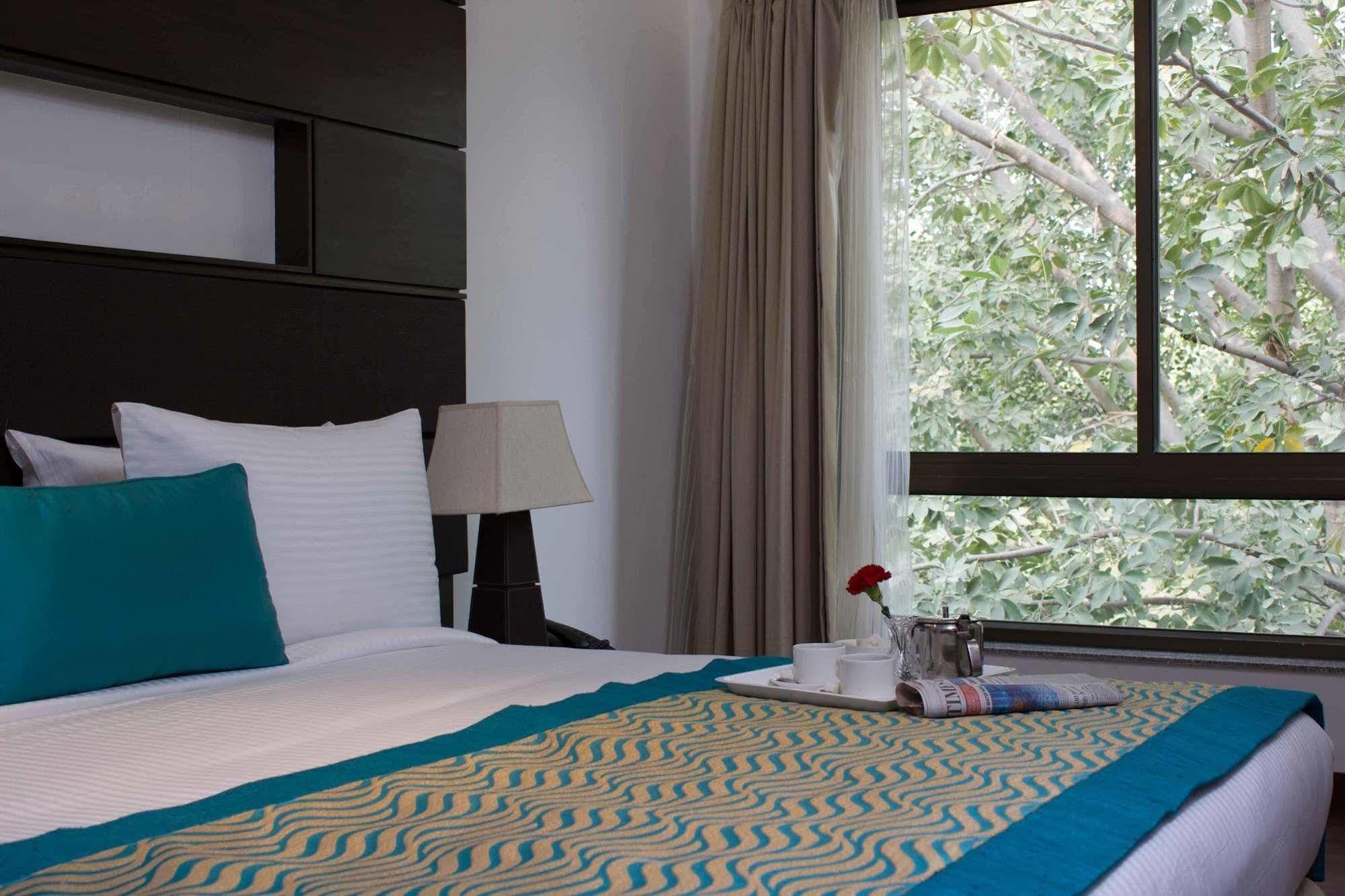 Stately Suites Mg Road Gurgaon Exteriör bild