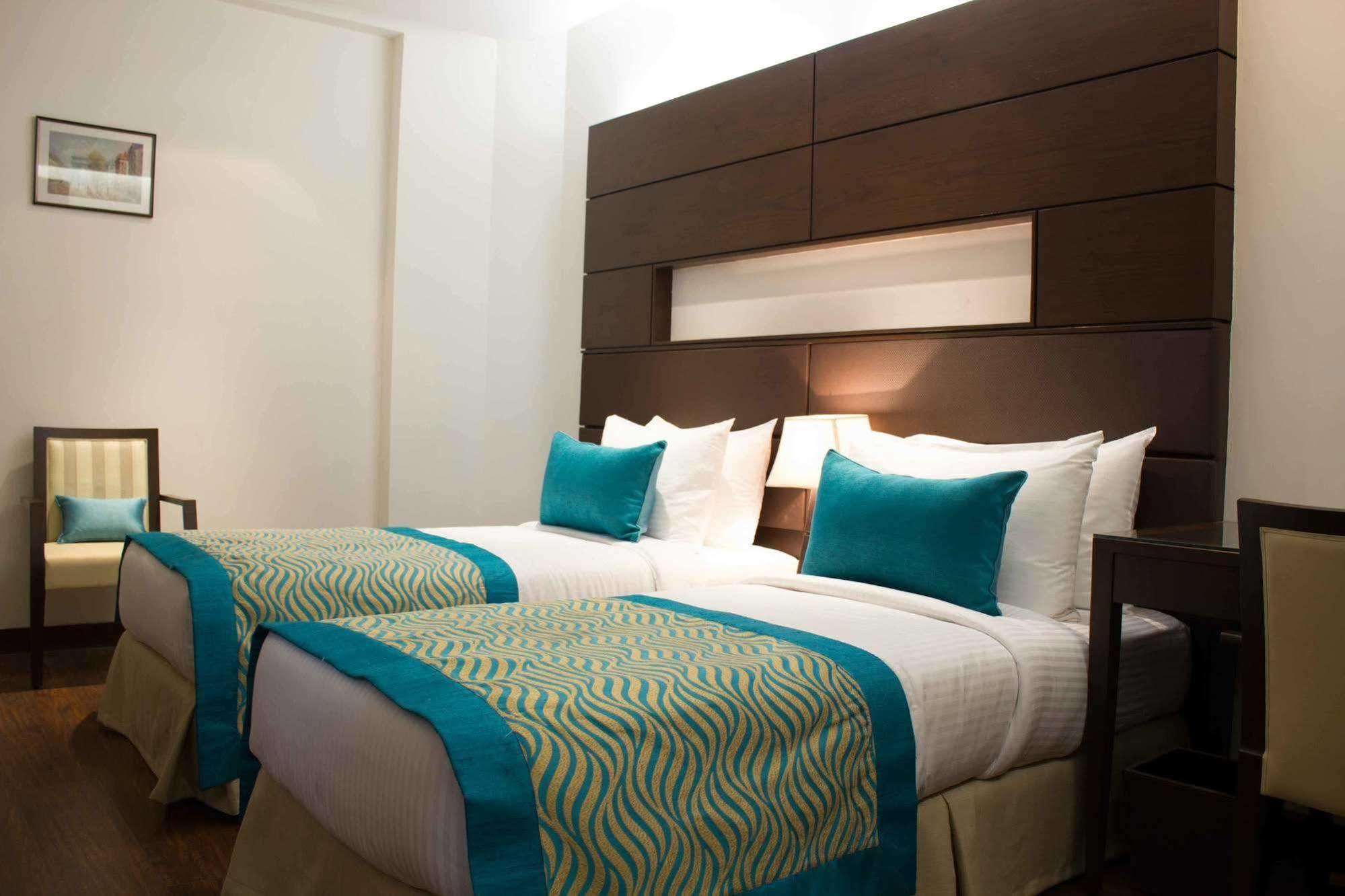 Stately Suites Mg Road Gurgaon Exteriör bild